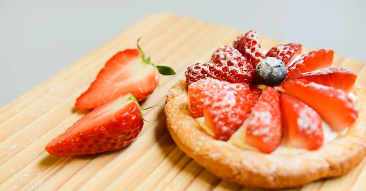 Tarte Tropézienne : L'incroyable histoire derrière le dessert